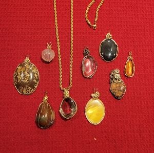 Avon 17 in chain w Beautiful interchangeable wrapped Stones